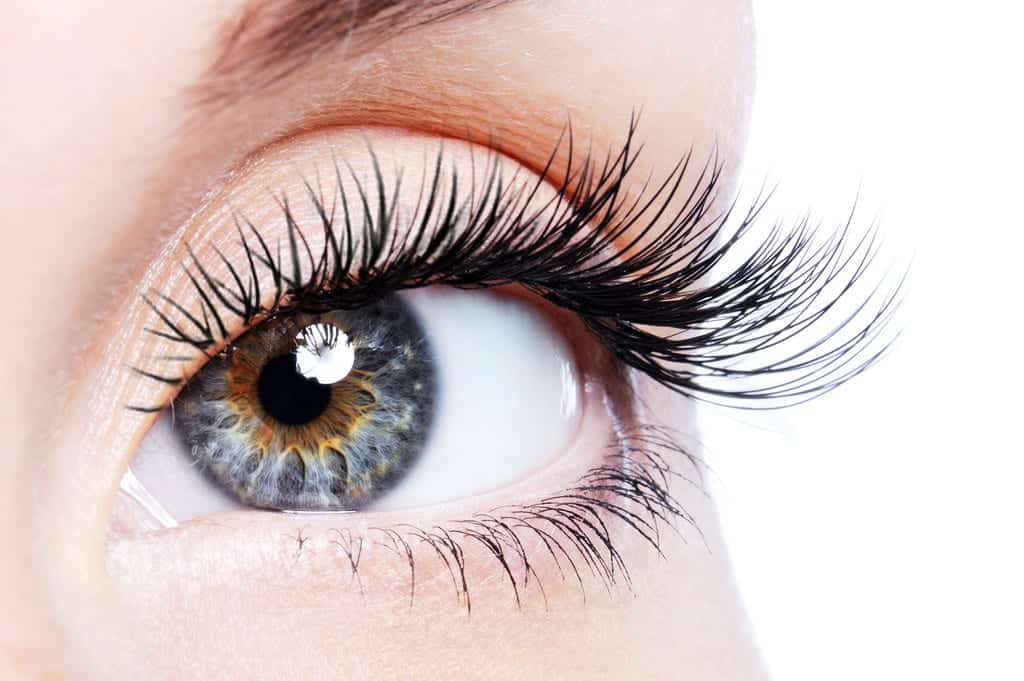 latisse eye discoloration