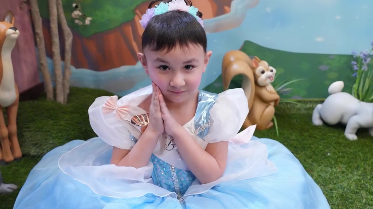 Mia Was Turned Away at Disneyland Because She Had No Hair